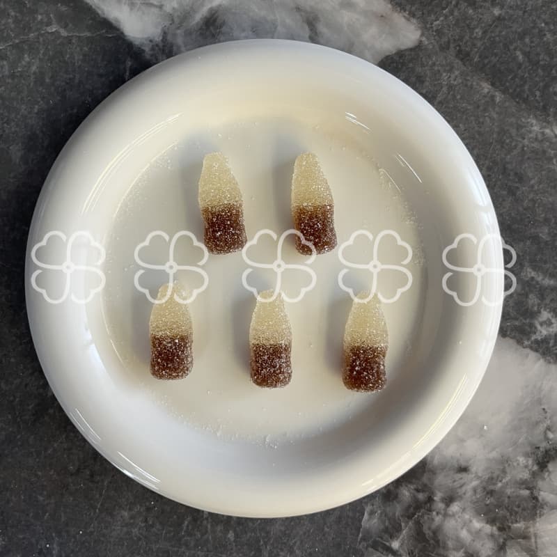 Open a fresh sweet sensation by enjoying mixed sand cola bottle-shaped soft candy!