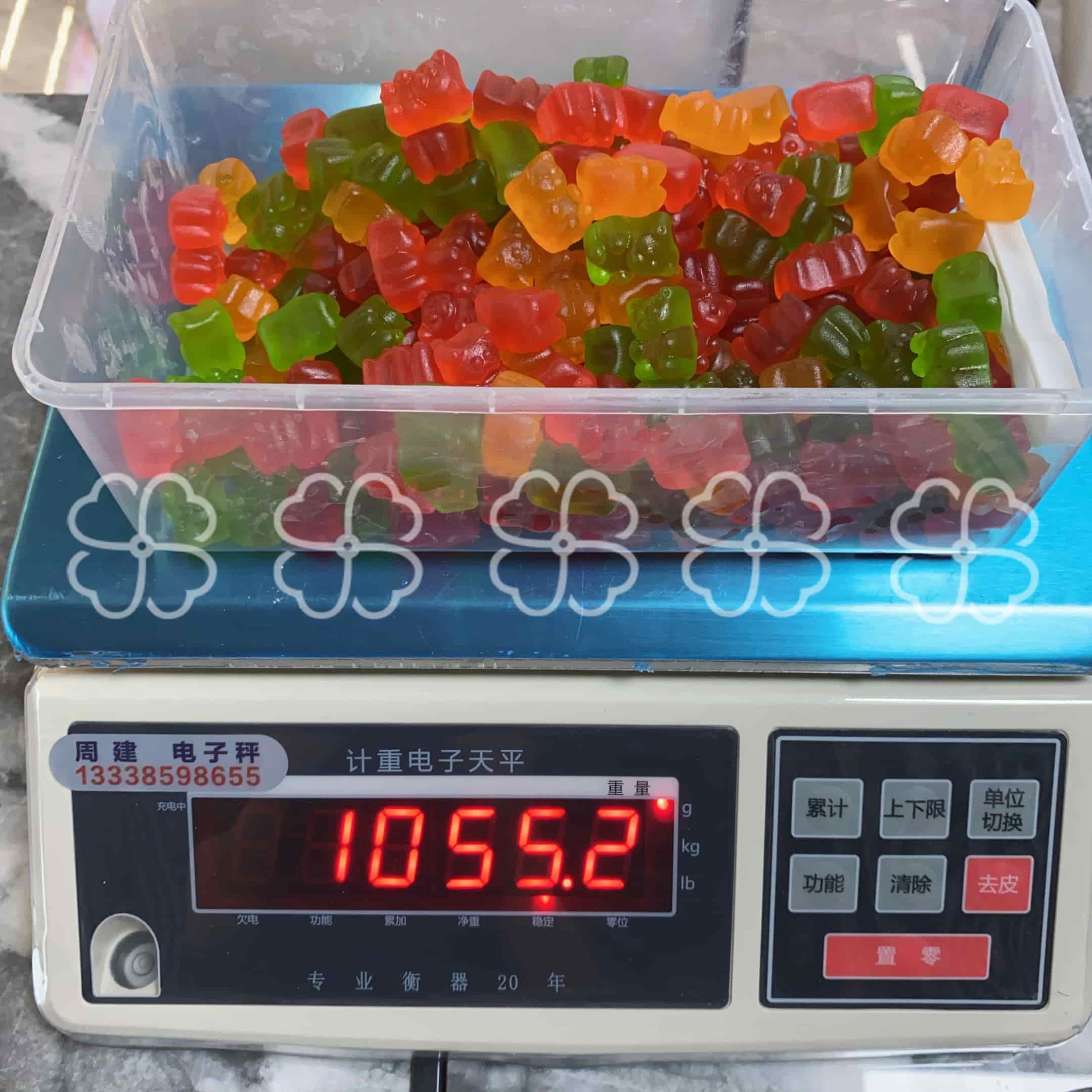 Sweet collision of fun and deliciousness: oil-mixed bear-shaped colorful gummy candy